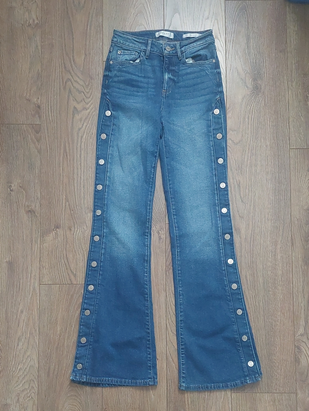 GUESS 1981 High-Rise Flared Jeans sz 25